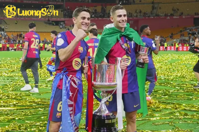 Cả hai vốn là bạn bè thân thiết từ ngày còn ở lò La Masia cho tới đội Một Barcelona Cả hai vốn là bạn bè thân thiết từ ngày còn ở lò La Masia cho tới đội Một Barcelona