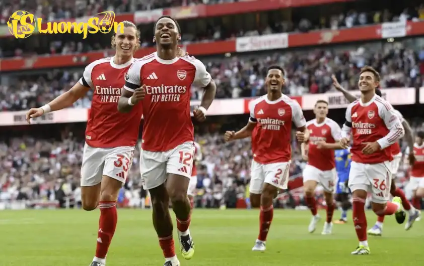 Arsenal tạm thời vươn lên dẫn đầu BXH Ngoại hạng Anh Arsenal tạm thời vươn lên dẫn đầu BXH Ngoại hạng Anh