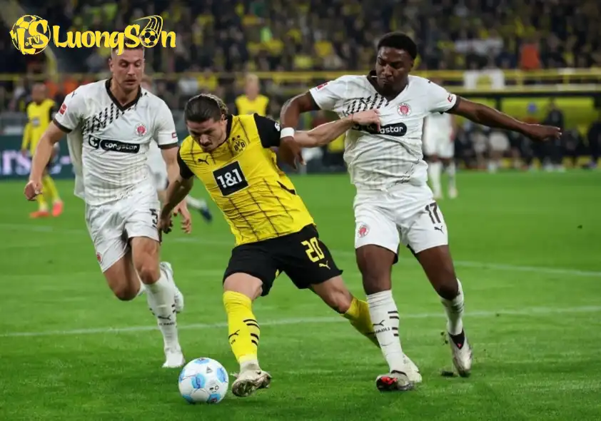 Dortmund sẽ giành trọn 3 điểm trong ngày khai màn Bundesliga. (Ảnh: Internet) Dortmund sẽ giành trọn 3 điểm trong ngày khai màn Bundesliga. (Ảnh: Internet)