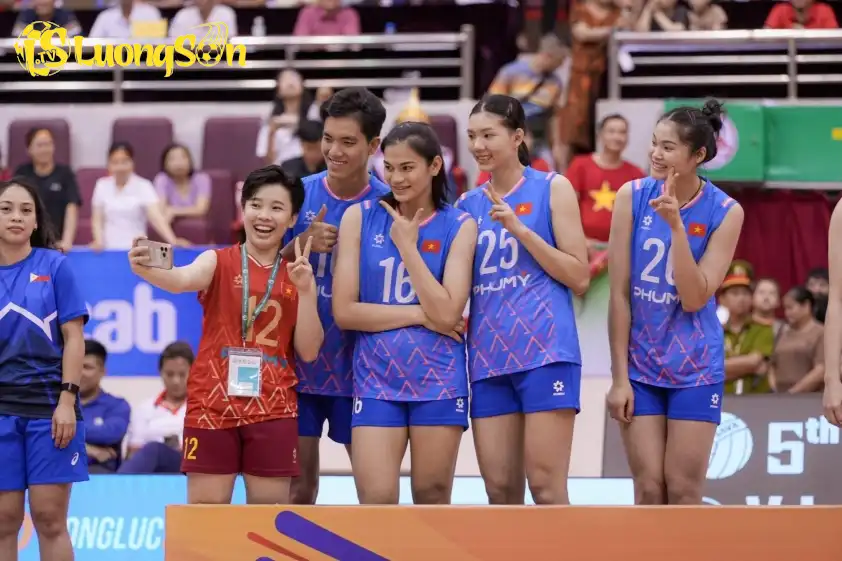 FIVB tiếc vì Bích Tuyền không cùng ĐT Việt Nam tham dự giải đấu. FIVB tiếc vì Bích Tuyền không cùng ĐT Việt Nam tham dự giải đấu.
