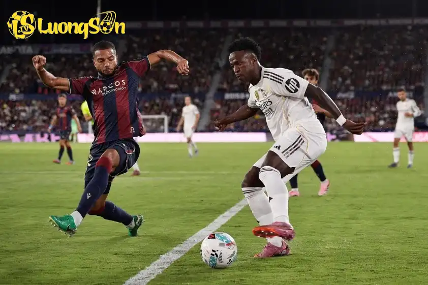 Các cầu thủ Levante gặp khó khăn trước đối thủ quá đẳng cấp. (Ảnh: ESPN) Các cầu thủ Levante gặp khó khăn trước đối thủ quá đẳng cấp. (Ảnh: ESPN)