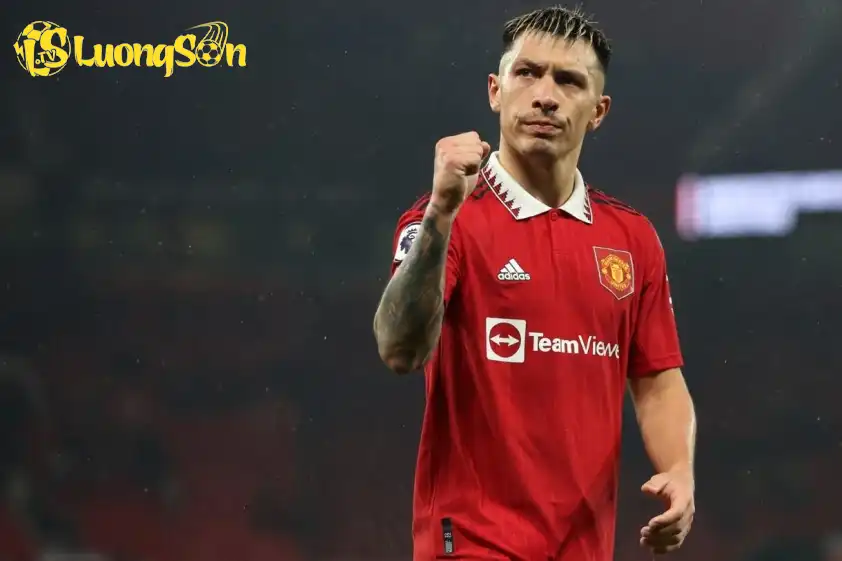 Lisandro Martinez đang trong quá trình hồi phục chấn thương Lisandro Martinez đang trong quá trình hồi phục chấn thương