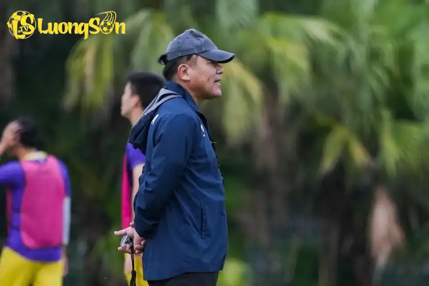 HLV Makoto Teguramori không đáp ứng được kỳ vọng của NHM CLB Hà Nội.