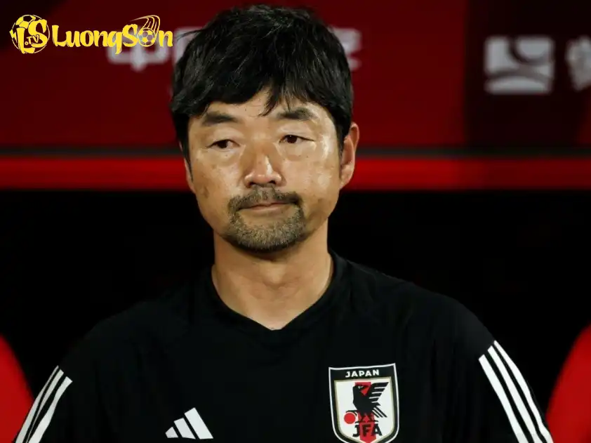 HLV Nozomi Hiroyama đang rất tích cực cùng các học trò chuẩn bị cho VCK U17 World Cup 2025 (Ảnh: AFC) HLV Nozomi Hiroyama đang rất tích cực cùng các học trò chuẩn bị cho VCK U17 World Cup 2025