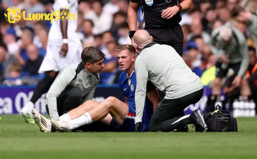 Quyết định này đưa ra sau khi Liam Delap bị dính chấn thương (Ảnh: Mirror) Quyết định này đưa ra sau khi Liam Delap bị dính chấn thương (Ảnh: Mirror)
