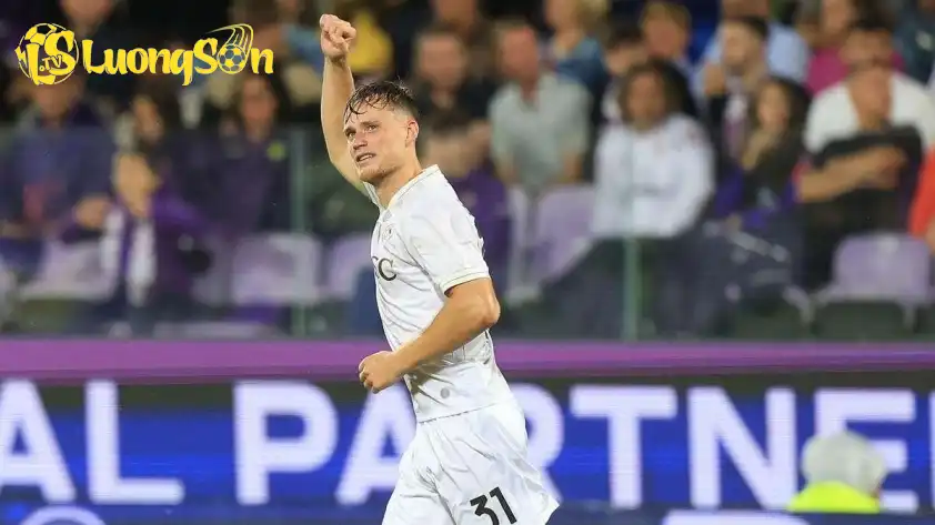 Anh cũng chia sẻ là nhờ De Bruyne và Lukaku đã giúp anh hòa nhập nhanh hơn với Napoli (Ảnh: Mirror) Anh cũng chia sẻ là nhờ De Bruyne và Lukaku đã giúp anh hòa nhập nhanh hơn với Napoli