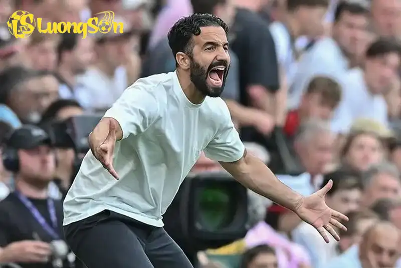 HLV Ruben Amorim vẫn chưa chốt tương lai của 3 cầu thủ MU (Ảnh: DailyMail) HLV Ruben Amorim vẫn chưa chốt tương lai của 3 cầu thủ MU (Ảnh: DailyMail)