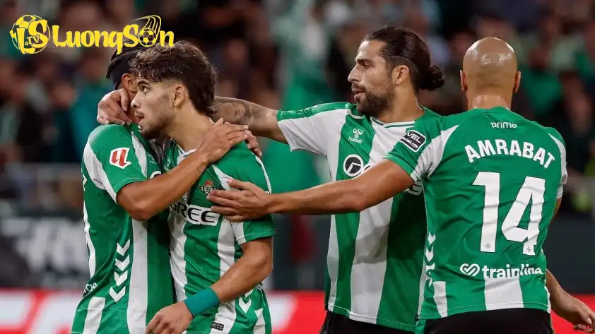 Với đẳng cấp cao hơn rất nhiều, Real Betis được dự đoán sẽ dễ dàng chiến thắng để bước vào vòng đấu tiếp theo. Với đẳng cấp cao hơn rất nhiều, Real Betis được dự đoán sẽ dễ dàng chiến thắng để bước vào vòng đấu tiếp theo.