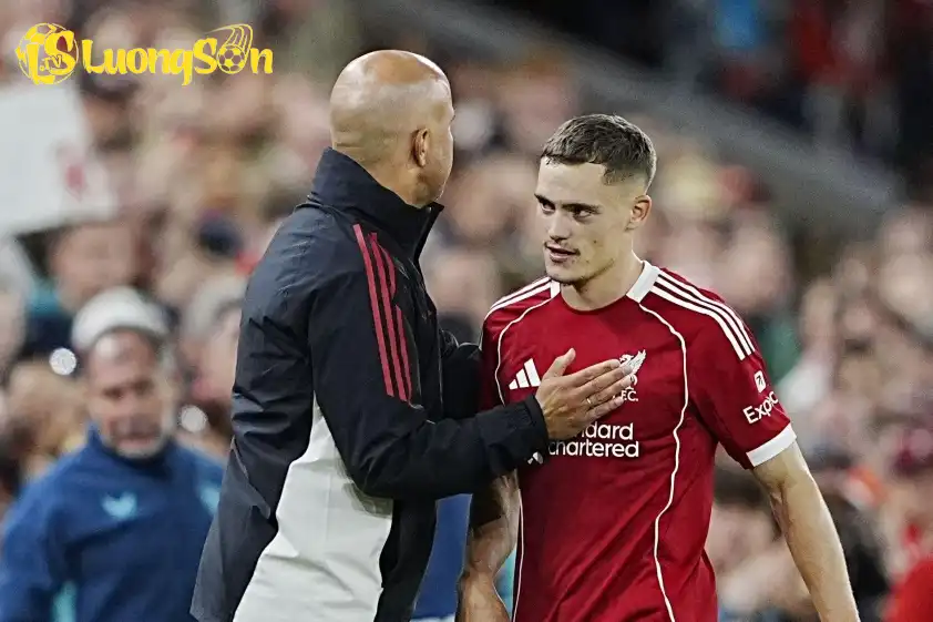 Arne Slot tin rằng Wirtz là một cầu thủ đa năng, có thể chơi mọi vị trí trên hàng công (Ảnh: The Independent). Arne Slot tin rằng Wirtz là một cầu thủ đa năng, có thể chơi mọi vị trí trên hàng công