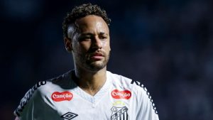 Neymar vừa trải qua ca phẫu thuật sau khi giúp Santos trụ hạng